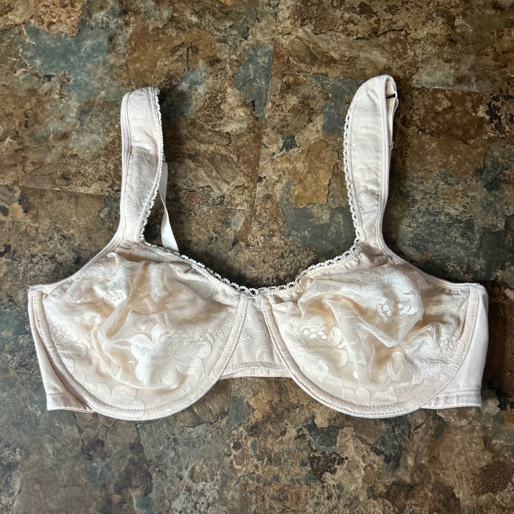 Q-T Intimates Unlined Bra Womens Size 40C Beige Floral Lace Underwire Unpadded